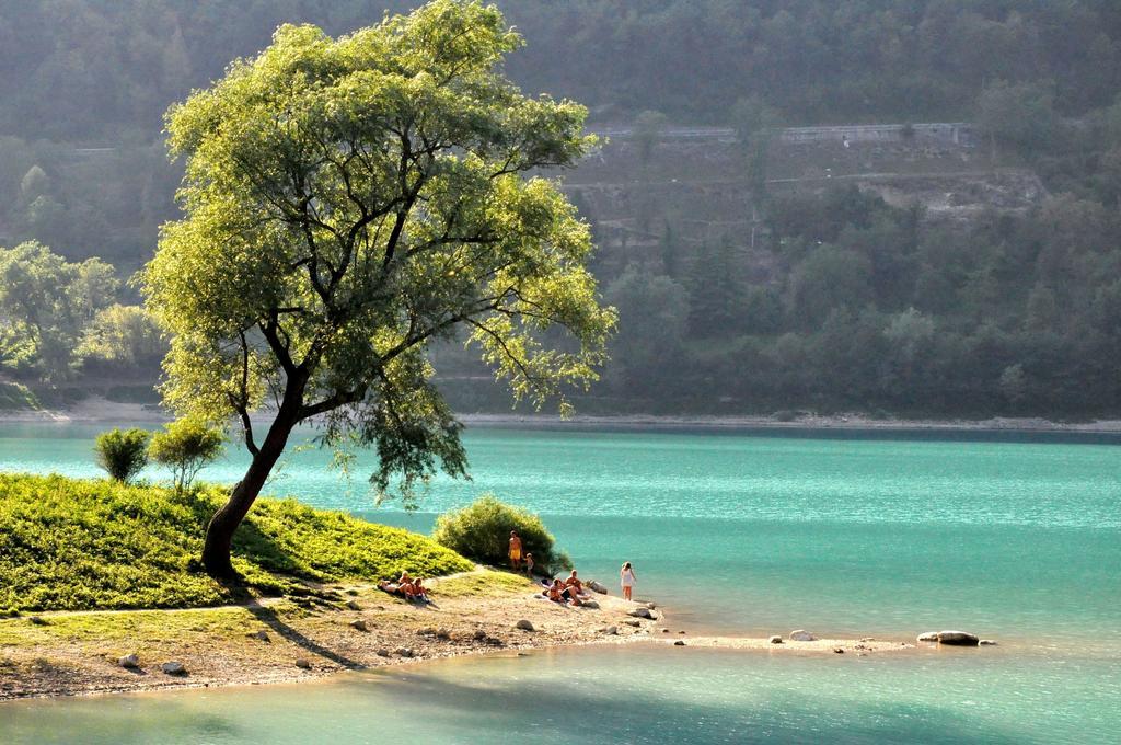 Hotel Antica Croce - Gardaslowemotion Tenno Luaran gambar