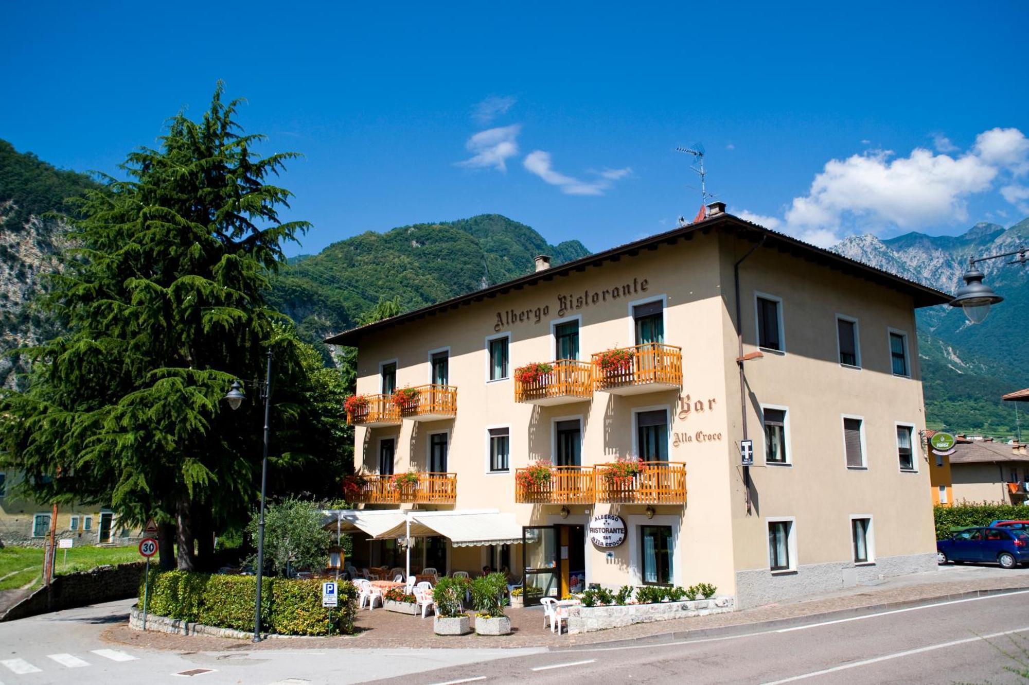 Hotel Antica Croce - Gardaslowemotion Tenno Luaran gambar