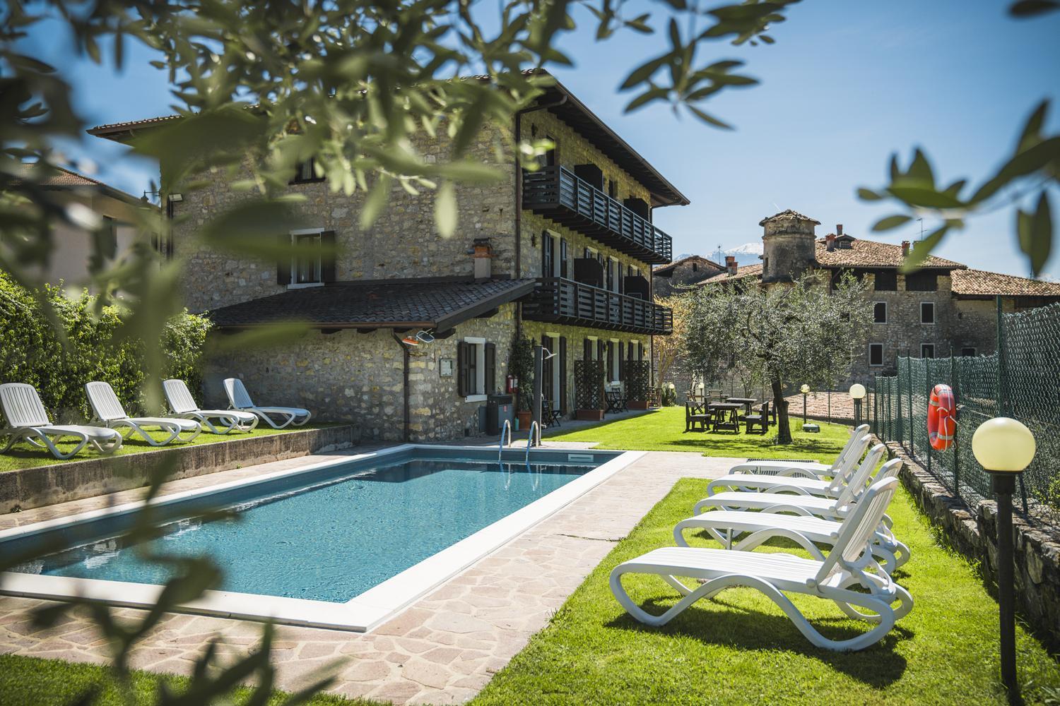 Hotel Antica Croce - Gardaslowemotion Tenno Luaran gambar