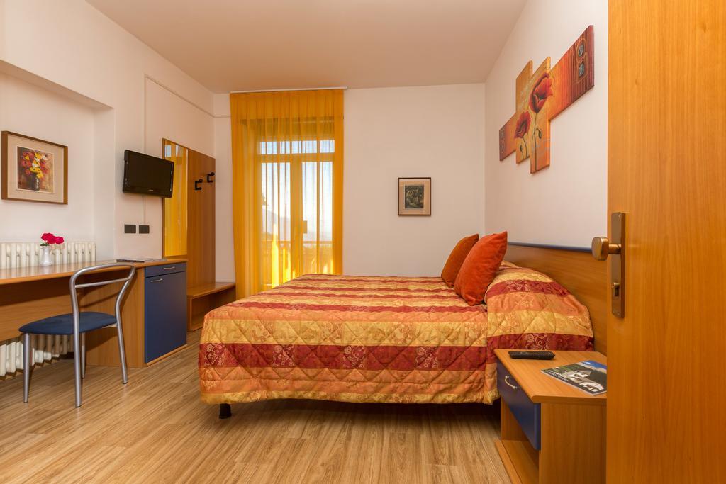 Hotel Antica Croce - Gardaslowemotion Tenno Luaran gambar