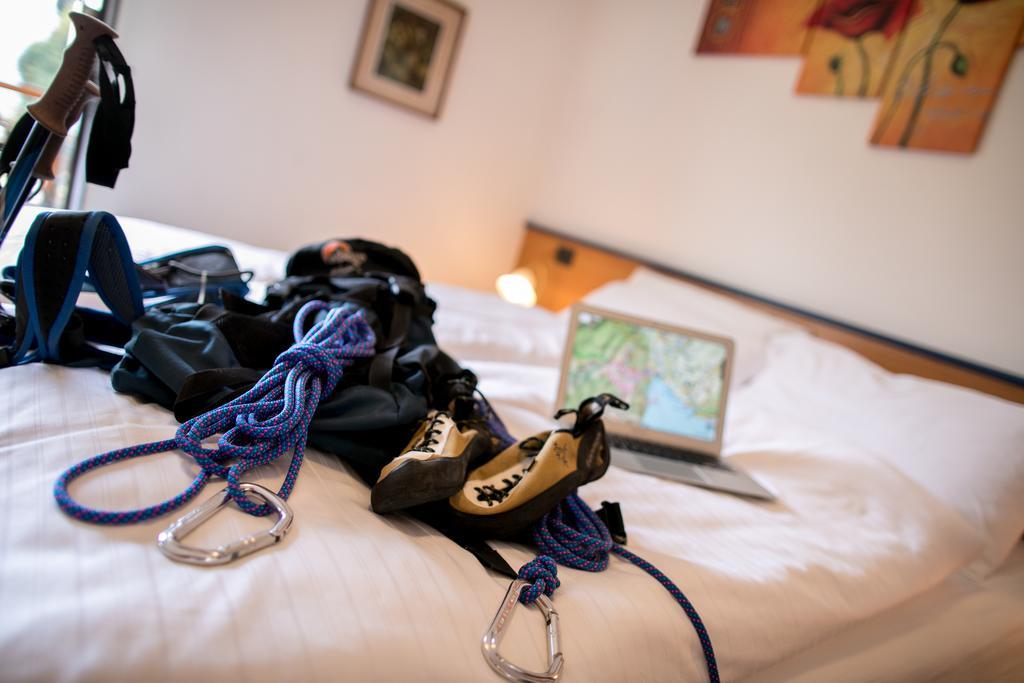 Hotel Antica Croce - Gardaslowemotion Tenno Luaran gambar